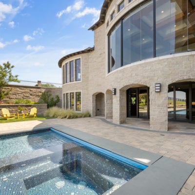 The large bay windows allow you to enjoy the views year-round.